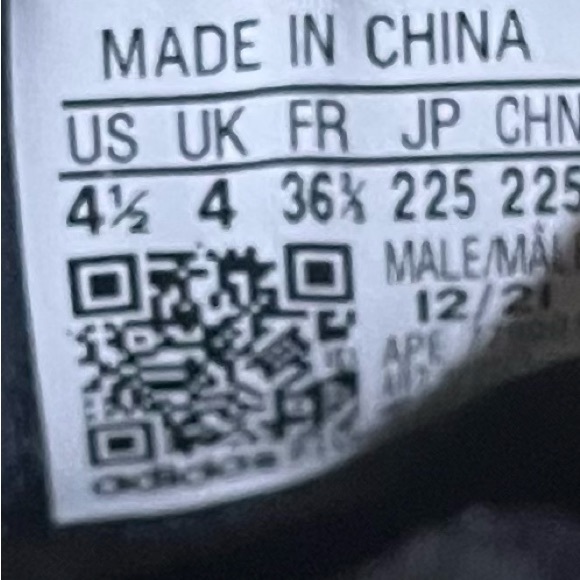 BRAND NEW YEEZY 700 V3 HP5425 SIZE 4.5 - Picture 8 of 8